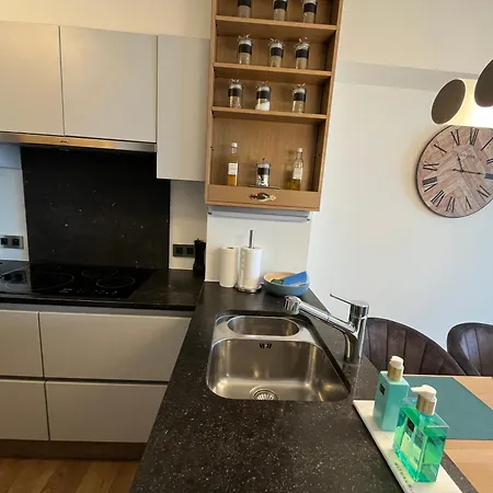 Daire Modern 1-bedroom With Sea View In T92